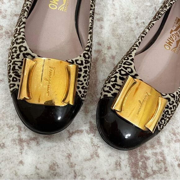 SALVATORE FERRAGAMO Gancini Leopard Print Gold Medallion Ballet Flats Sz. 7 2A - Picture 3 of 8
